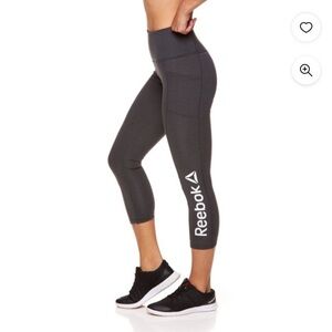 NWT Reebok Graphic High Rise Capri Performance Leggings Charcoal Gray Size Small